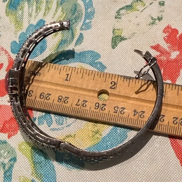 Elegant Multi-Color Carved stone Crystal Bangle Bracelets - Picture 4 of 7